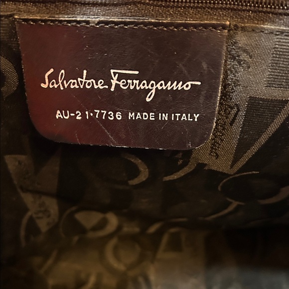 Salvador Faragamo Gancini Red Enameled Leather Large Tote Bag Beautiful! - Picture 12 of 12